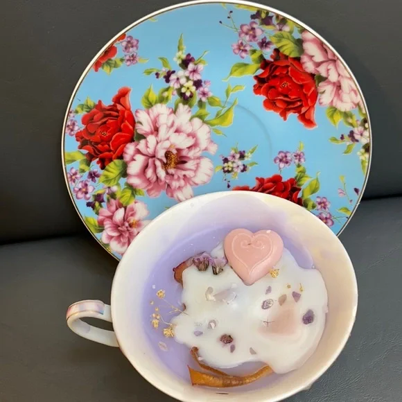 Asian Lilly soy wax candle - Picture 1 of 3